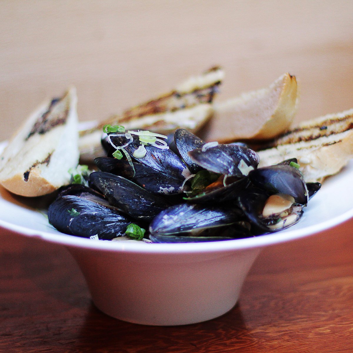 HapaToronto's tweet image. Try our new Saké Mussels 😍 1lb of delicious, wild @ocean_wise mussels sauteed in saké-soy butter served with bread!