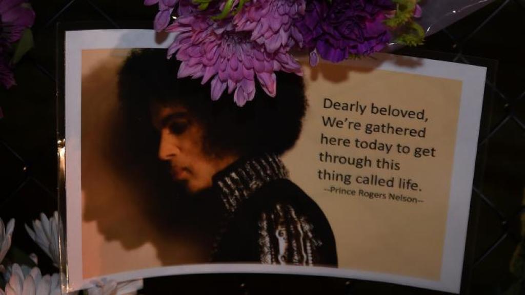 TheRoot's tweet photo. Prince was cremated before a simple, intimate ceremony at Paisley Park on Saturday. https://t.co/M0yucbb370 https://t.co/gKJwZYf4gK