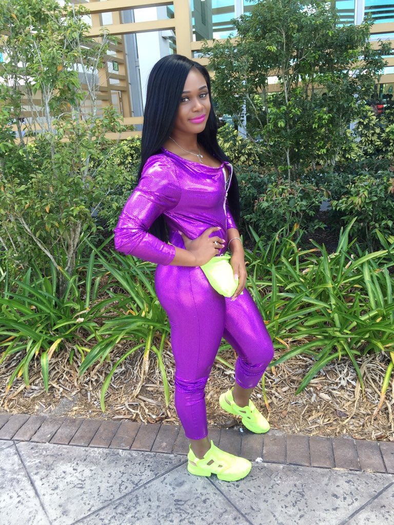 BrowardSlayPage's tweet photo. Everything sparkles & Glows π#DillardGradbash2k16 @sevensimheaven https://t.co/yqUdTtQ6dS