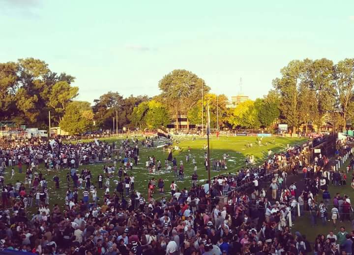 Hoy en el partido del SIC - CASI 
-4000 personas
-0 policías
-0 violencia
La fiesta del #Rugby