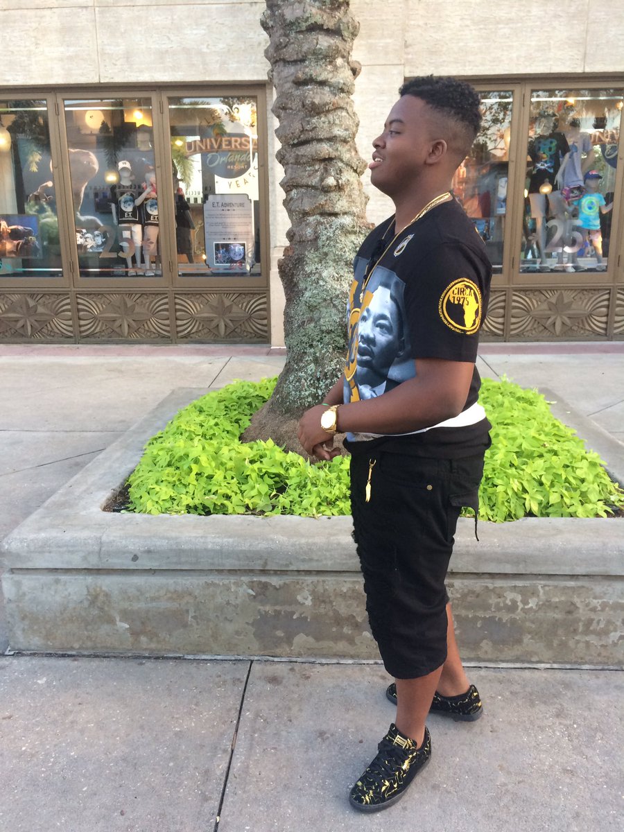 _yrnmike's tweet image. #GradBash2k16