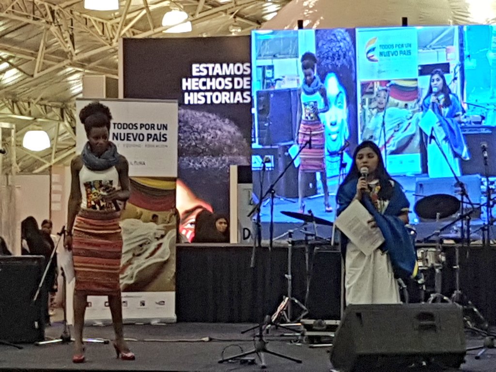 moisomedrano's tweet photo. Todas las palabras en la @FILBogota #FiestaDeLasLenguas @mincultura @dirpoblaciones con @Andreizatierra @RadNalCo https://t.co/hBGWNitI4U