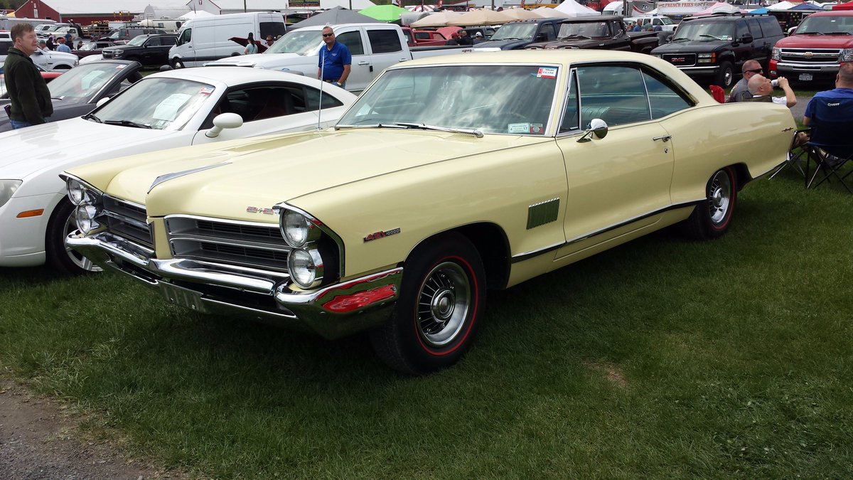 DeanVacX's tweet image. Rare #PontiacMuscle #Catalina #2plus2 #GTO #Judge in #yellow at #SpringCarlisle #SpringCarlisle2016