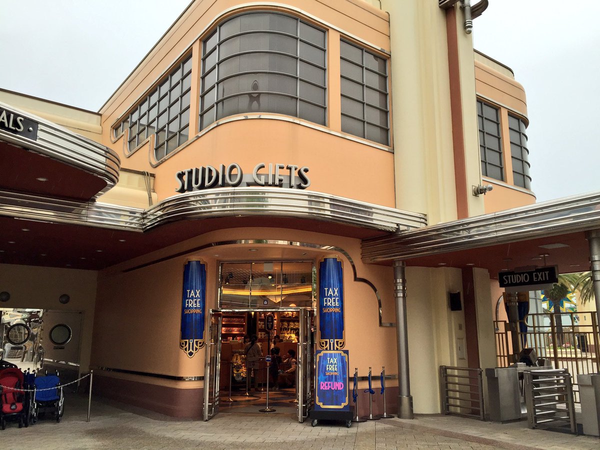 クラッタ Usj Sur Twitter スタジオギフトウエストのマイナーチェンジ Tax Freeのペナントが付いたほか 店内のレイアウトが変更されています Usj