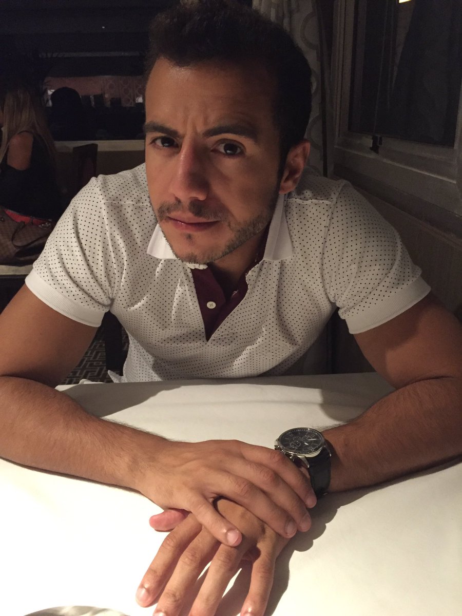 uaimatheus's tweet image. Eu sensualizando no restaurante ne mores kkk