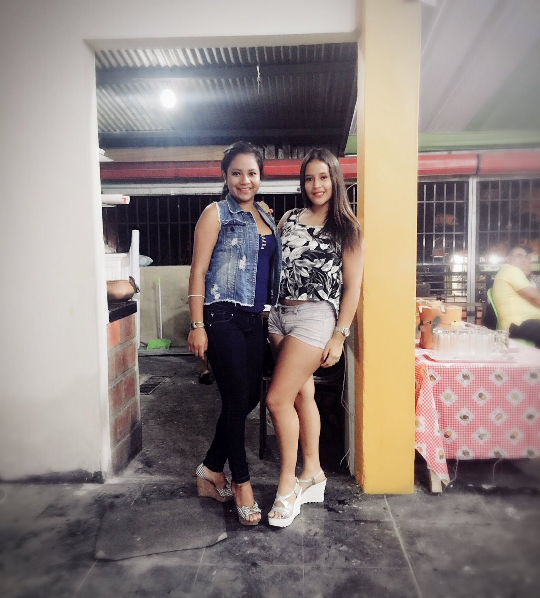 MayraAle_22's tweet photo. Mejores amigas por siempre 💕 https://t.co/xqOJzdVsj7