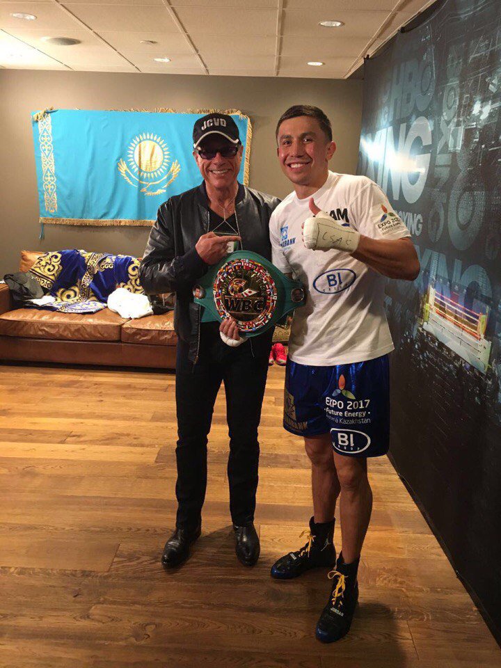 qazaqstantv's tweet photo. Атақты Жан-Клод Ван Дамм Генаға жанкүйер болуға келді
#GolovkinWade #kaztrk

Онлайн: https://t.co/PGKxDP8IhX https://t.co/vvKXnl2FC5