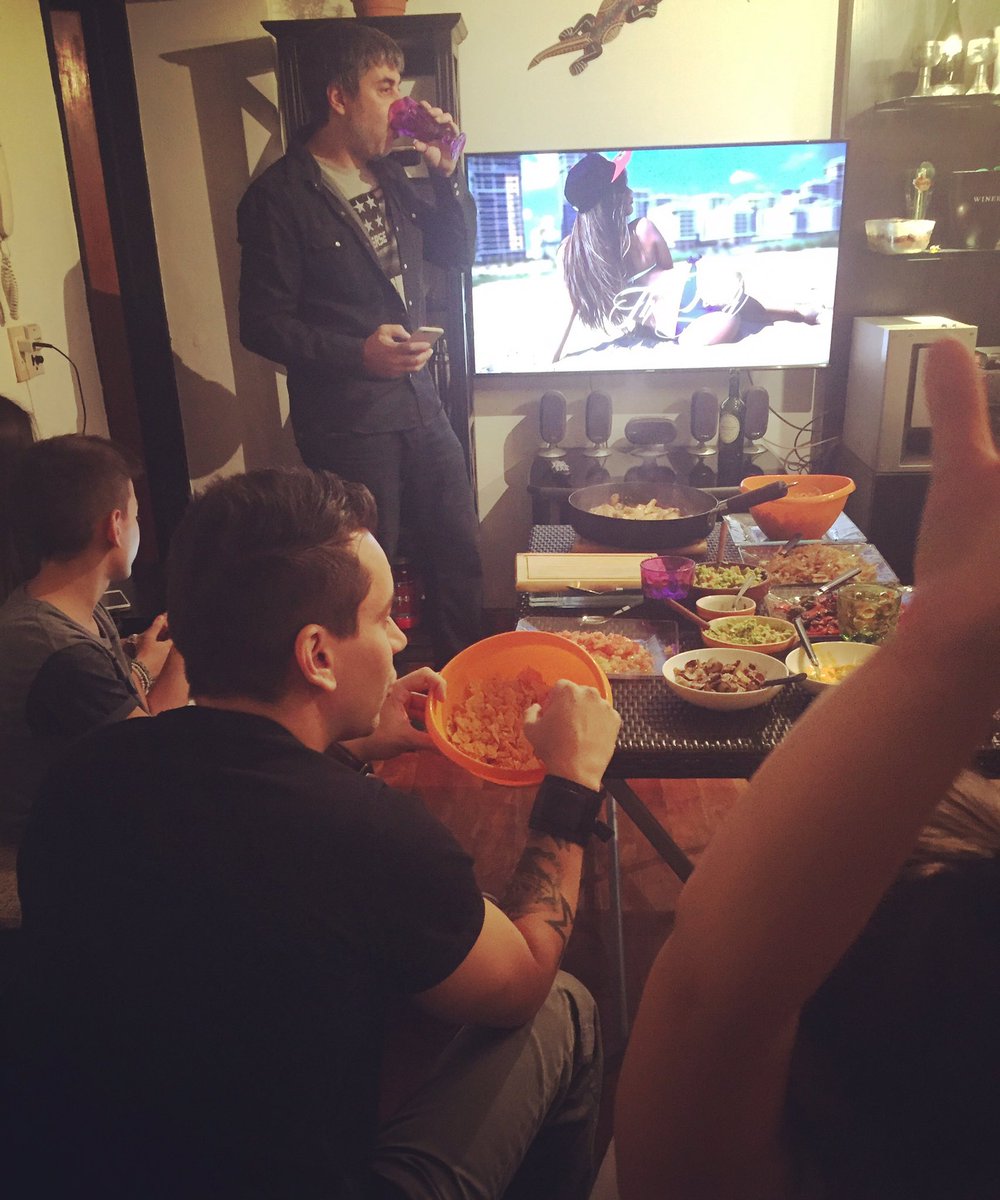 HIIOmusic's tweet photo. Taco's Night 🌮🌮🌮 @djortzy https://t.co/D4fr9oAQpg