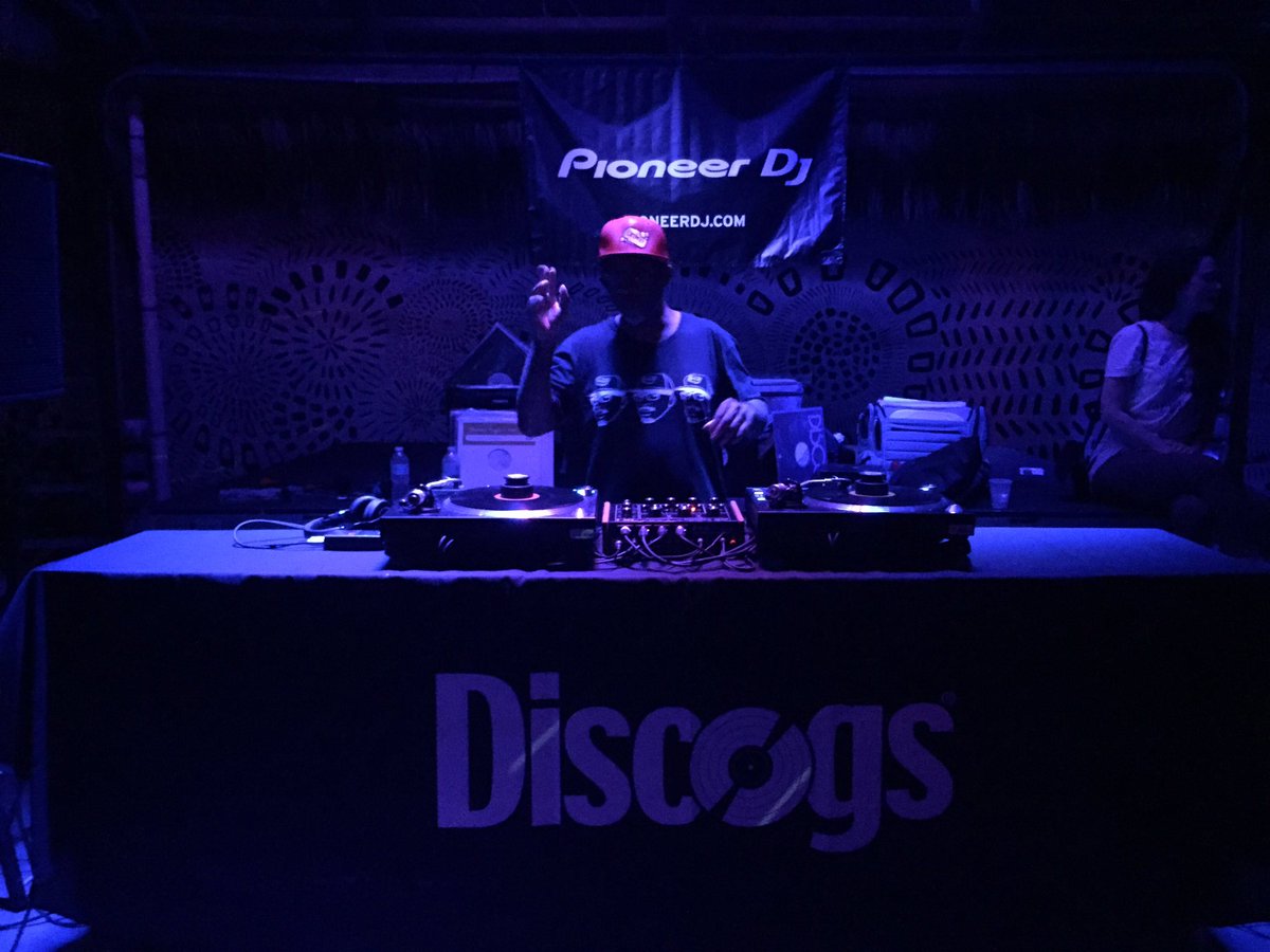 discogs's tweet photo. It's gettin' Grimy up at @grampswynwood #CrateDiggersMiami @zernell @PioneerDJ @PabstBlueRibbon @mastersoundsuk https://t.co/BbjYsfXASs