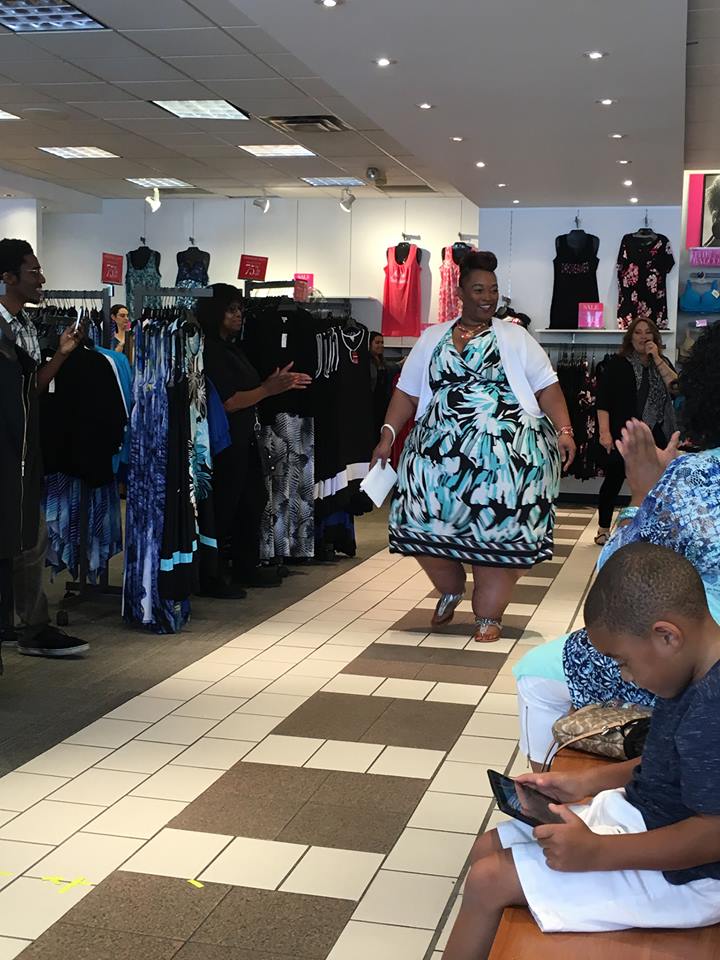 TokyoRose_530's tweet photo. Had fun being in The Avenue's Spring Fashion Show today. The manager was a sweetheart. #TheAvenue #SSBBWModeling https://t.co/lsCXMsO0TL