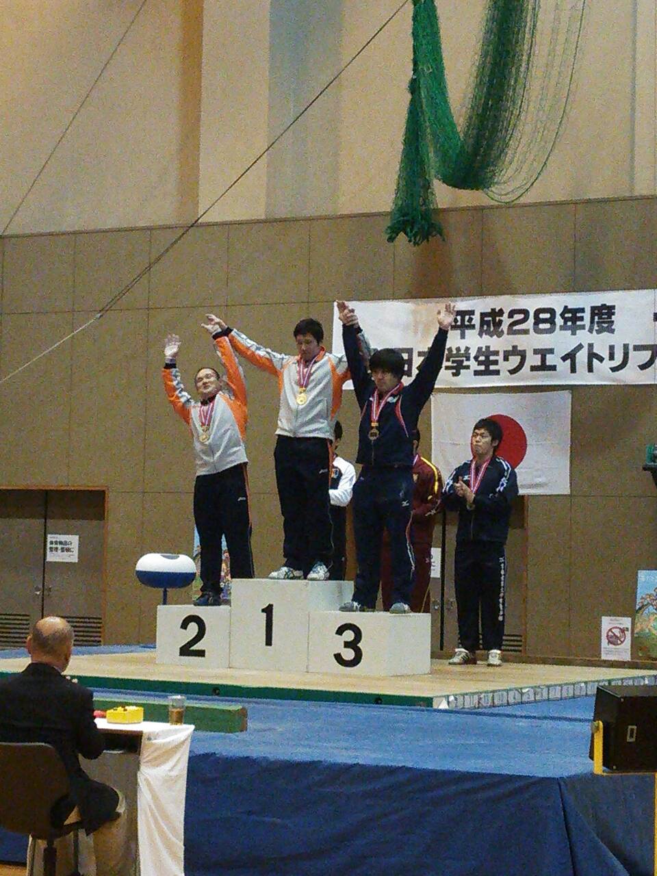 明治大学体育会ウエイトリフティング部 松本は94kg級です D ジャーク 1 166kg 2 170kg 3 171kg 総合3位でした W パチパチ 彡 明治大学体育会ウエイトリフティング部 松本は94kg級です D ジャーク 1 166kg 2 170kg 3 171kg 総合3位でした W パチパチ 彡