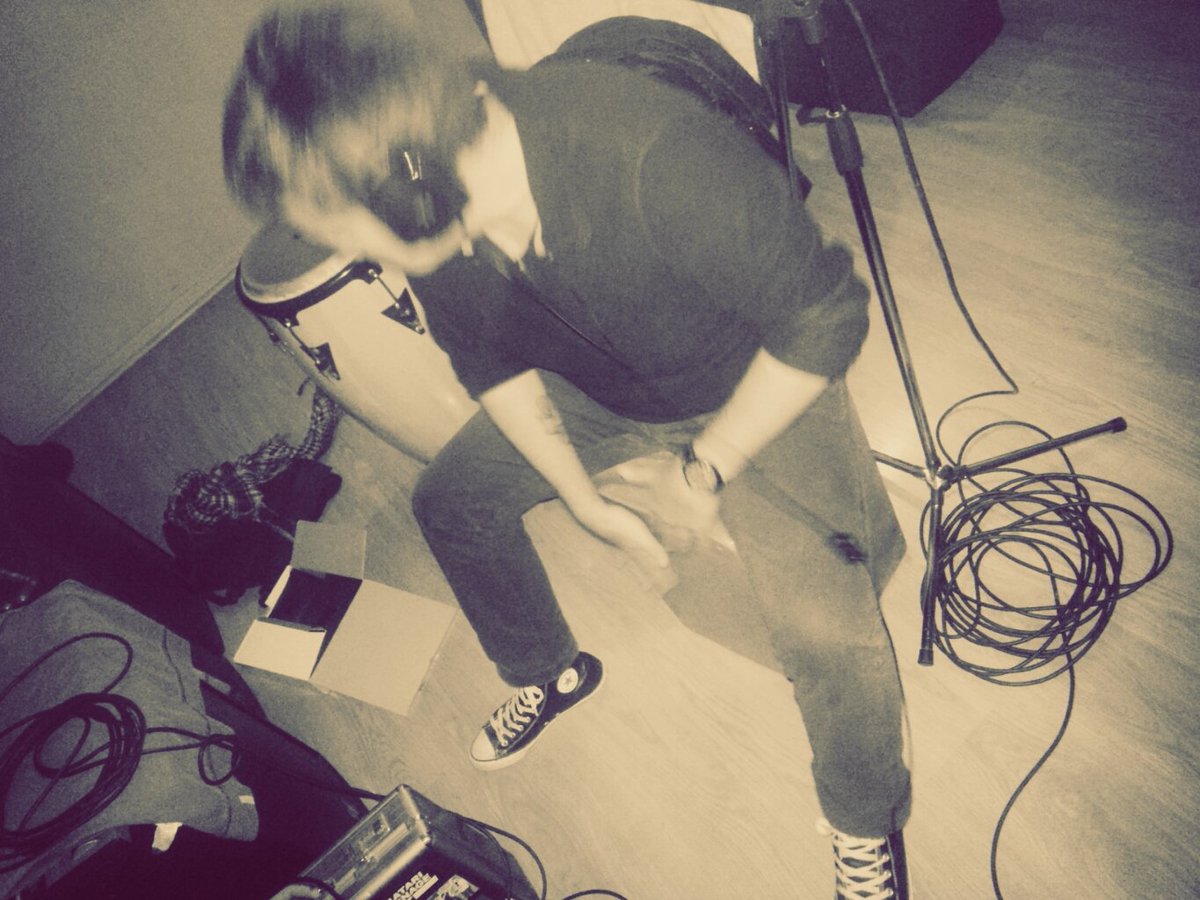 Seguimos desgranando "Protofolk". Desde Santiago de Chile, grabando la percusión de "De Pie",próximo corte del album