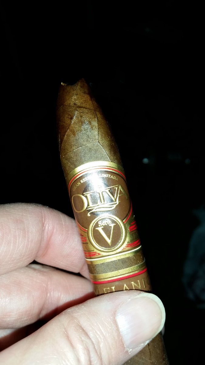 ChillerCigar's tweet photo. @OlivaCigar enjoying a V Melanio we love this cigar! https://t.co/l3Ze4O6m23
