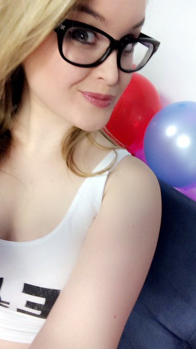 Come hangout w/ me on MFC for my 4 year cammiversary celebration! 69 prize balloons to pop! https://t<a href="/tag/onmfc"class="tags"><span>#onmfc</span></a>