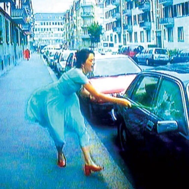 jerrysaltz's tweet photo. Left: Pipilotti Rist; "Ever is Over All"; 1997. Right Beyoncé; "Lemonade" 2016. Two great artists decades apart. 💐💐💐 https://t.co/mHZPYHFltT