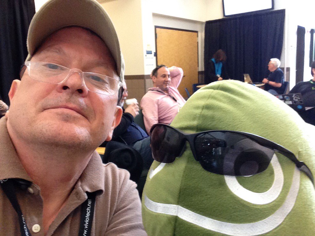 fm2me's tweet image. Enjoying LinuxFest Northwest 2016 in Bellingham.  #linuxfestnw
