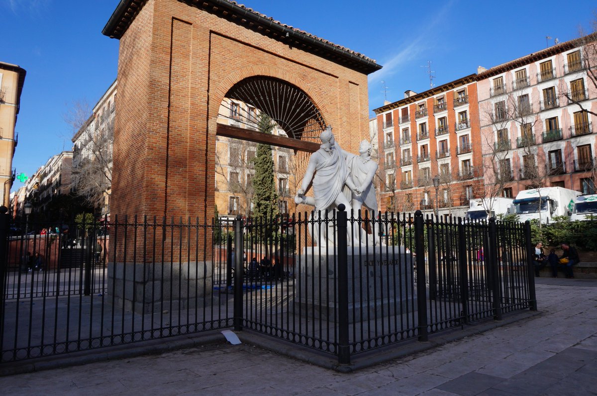 Unsereno's tweet photo. Grupo Escultórico Daioz y Velarde en:
- Acceso al Museo del Prado
- Calle Princesa 
- Plaza del Dos de Mayo
#Madrid https://t.co/hY8RAIapo1