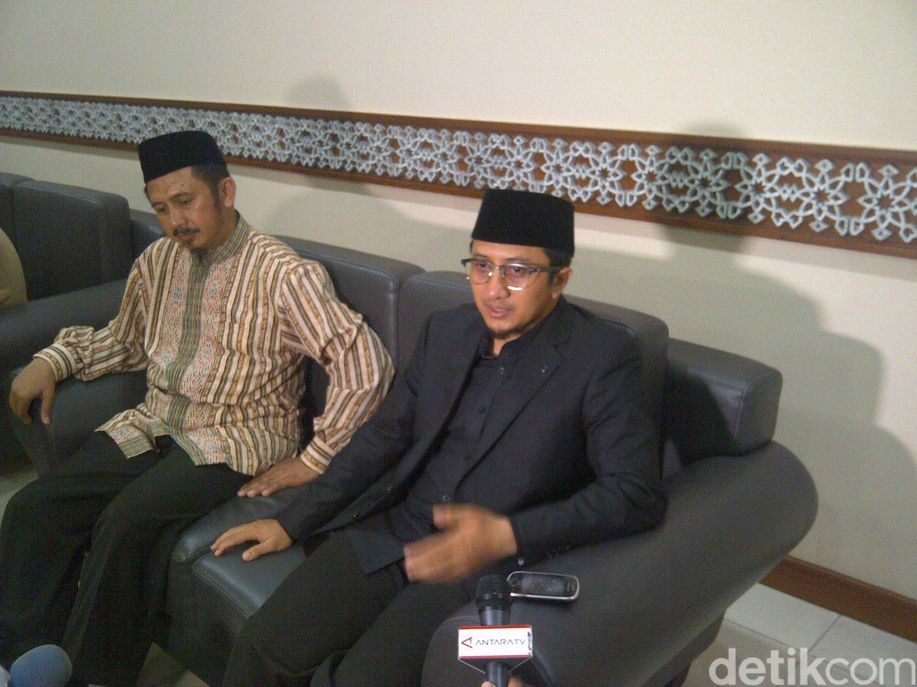 detikcom's tweet photo. Yusuf Mansur Bicara Kemungkinan Maju di Pilgub DKI dan Dukung Reklamasi https://t.co/AzOgpzV4gs https://t.co/XrSf7VPOCw
