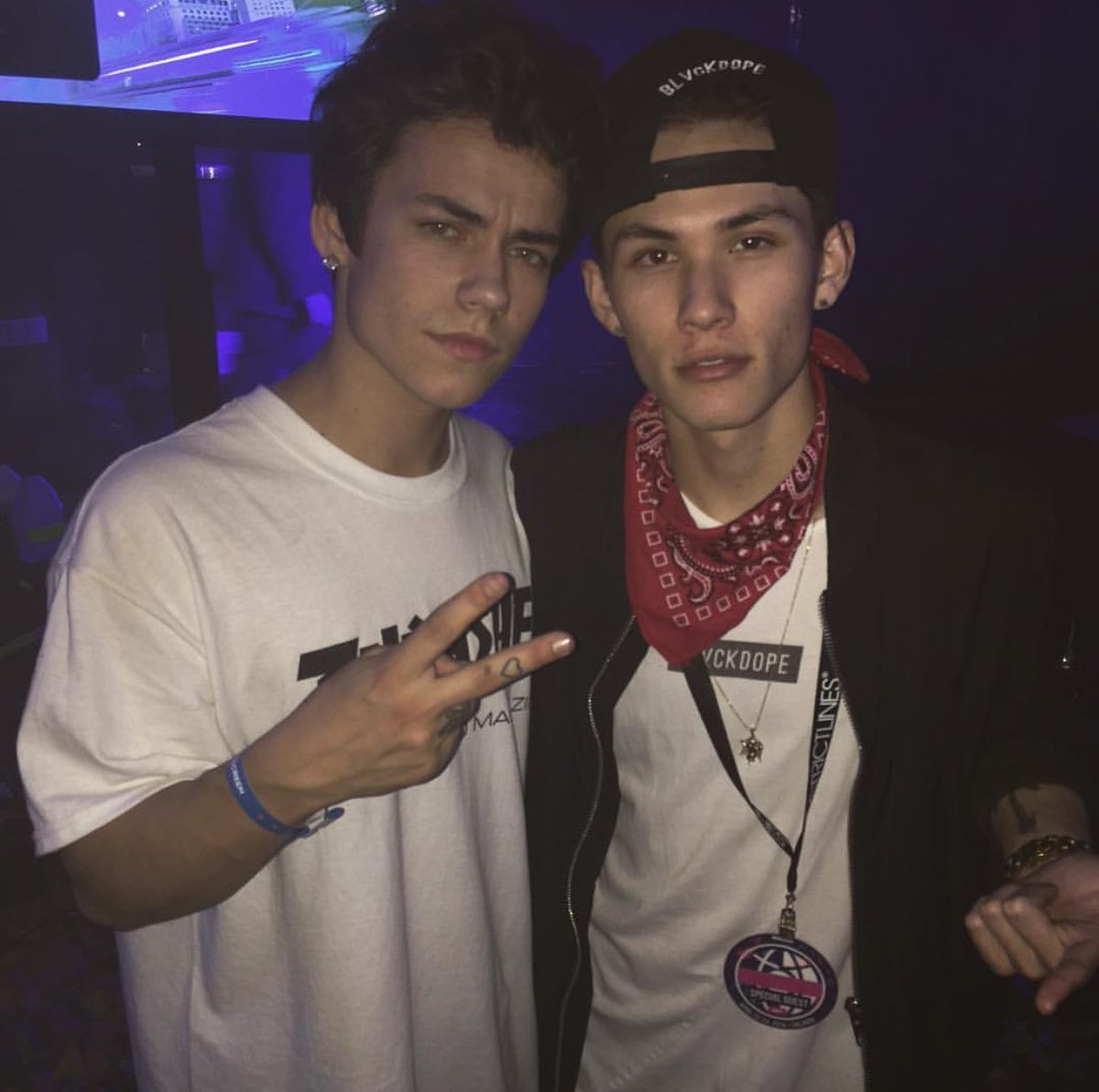 KrystleeAshleyy's tweet image. FUCK ME WHEN YOUR TWO FAVORITES IN FUCKING LIFE ARE IN THE SAME DAMN PHOTO SOMEONE KILL ME NOW