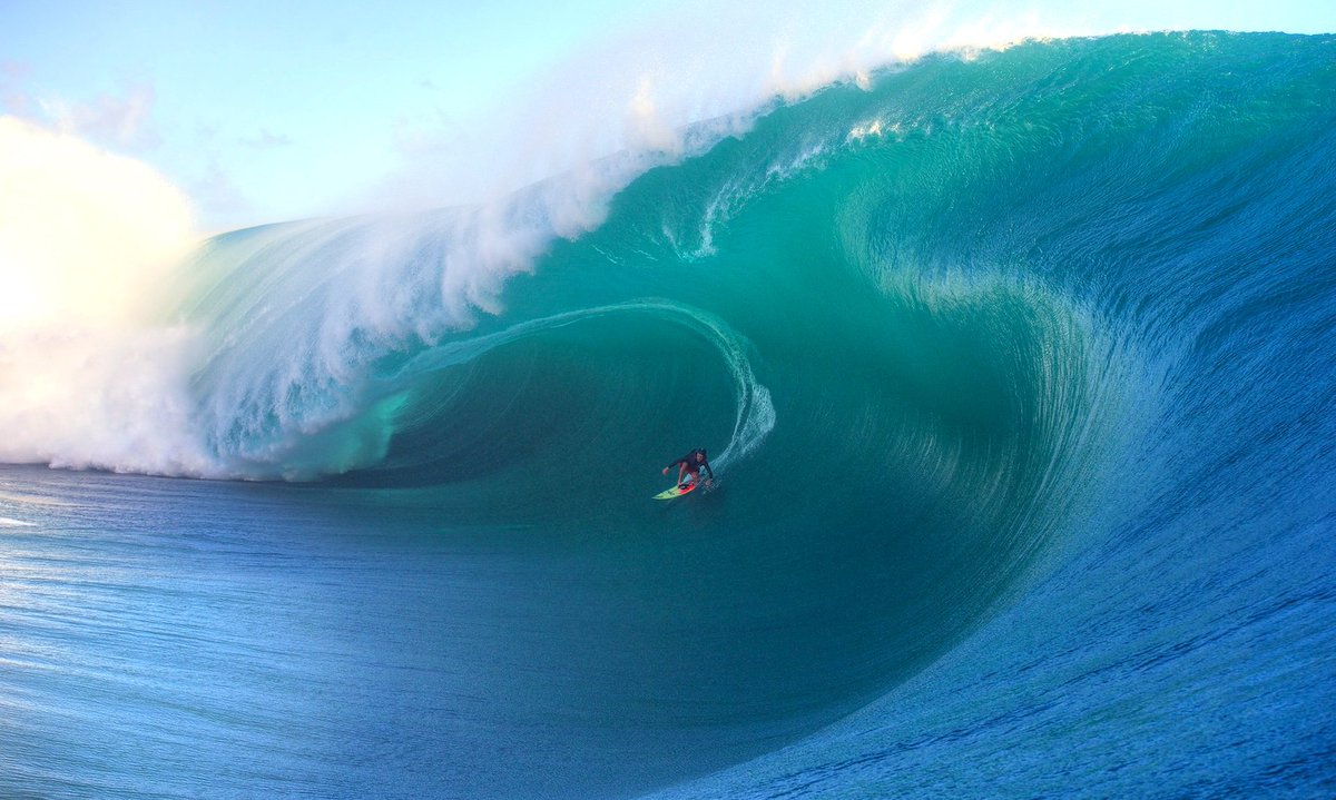 wsl's tweet image. Congrats @kealakennelly winner of the #BigWaveAwards @thepurescot Barrel of the Year! #LifeInFlow 📷 @TimMcKennaphoto