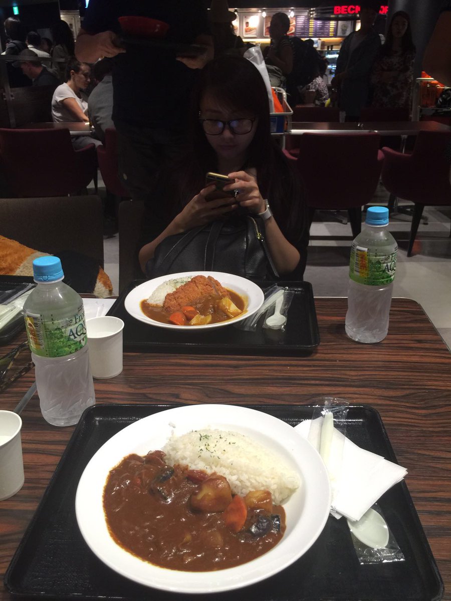 Makan kakaknyaaa......jangan maen hape terusss <a href="/xxRynisme/">Jessyca Auryn</a>