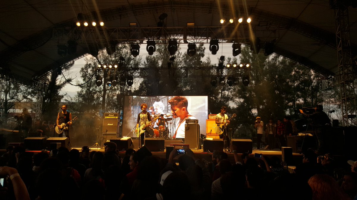 everrick's tweet image. ¡Lo mejor del sábado en el #VL16 @denalgas Me recordaron estos tiempos donde todavía rifaba @MolotovBanda ¡Rifados!