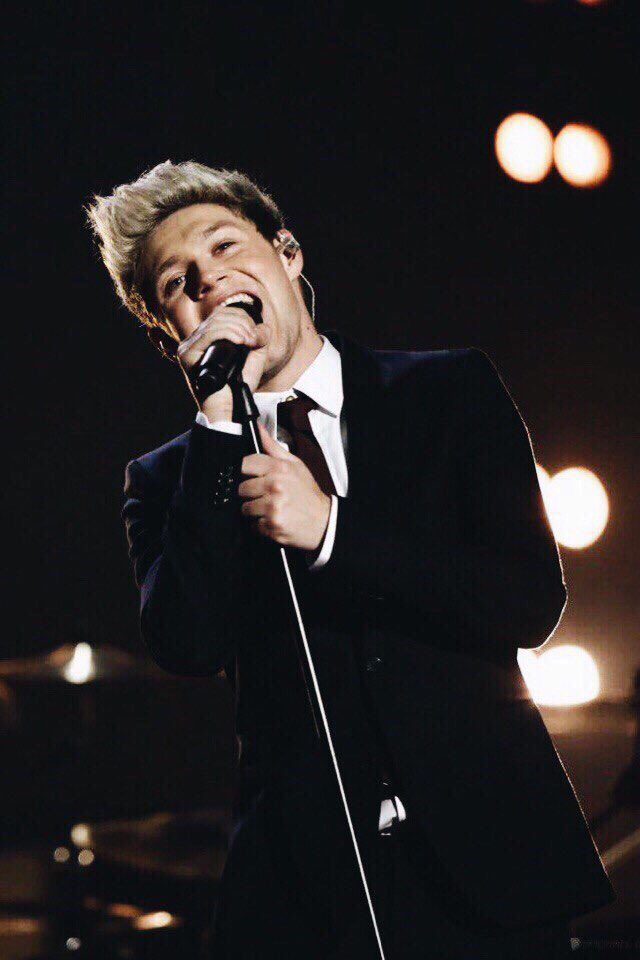 MyWorld1D_Rus's tweet photo. ЗАЧЕМ ТЫ ТАКОЙ САСНЫЙ?
НАЙЛ В КОСТЮМАХ, ЭТО МОЯ СЛАБОСТЬ 😍💦❤️
#ProjectHome #NiallDay https://t.co/1aNyzeUgZq
