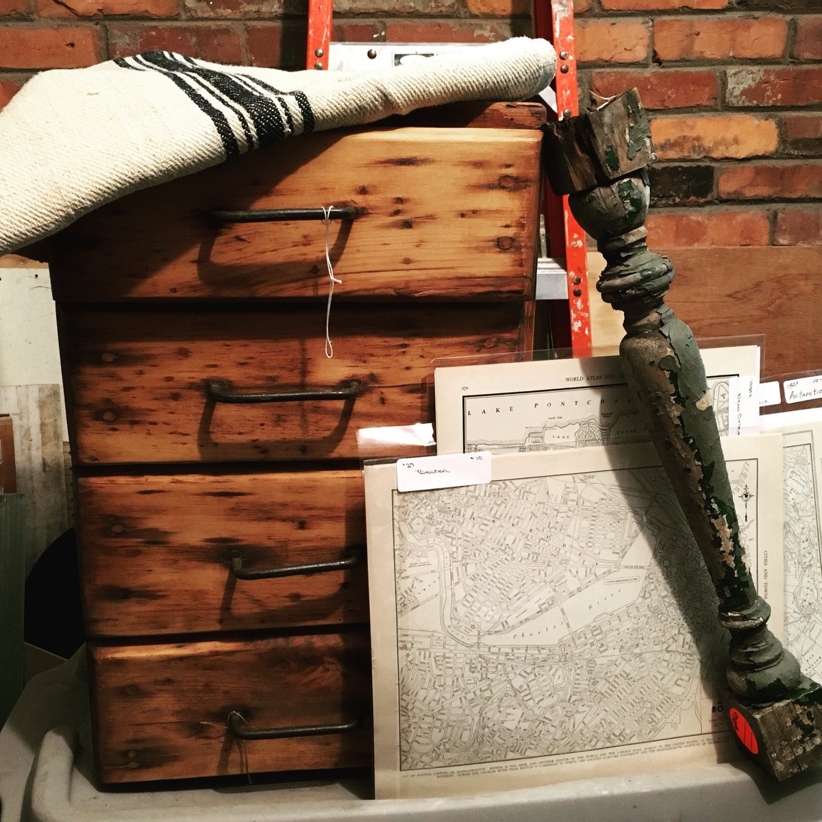 KellyandEllis's tweet photo. @CountryLiving #countrylivingfair scores! Stayed tuned for projects! #oldtoolbox #spindle #oldmaps #oldfeedsacks https://t.co/TAK8d0ui5D