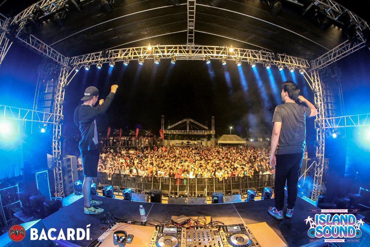 MININGBLOXCOIN's tweet photo. @GMTFX @VictorJaoJr killed at at #IslandSound2016 last night!πβ‘οΈ presented to you by @BACARDI https://t.co/hLOAkRPitK
