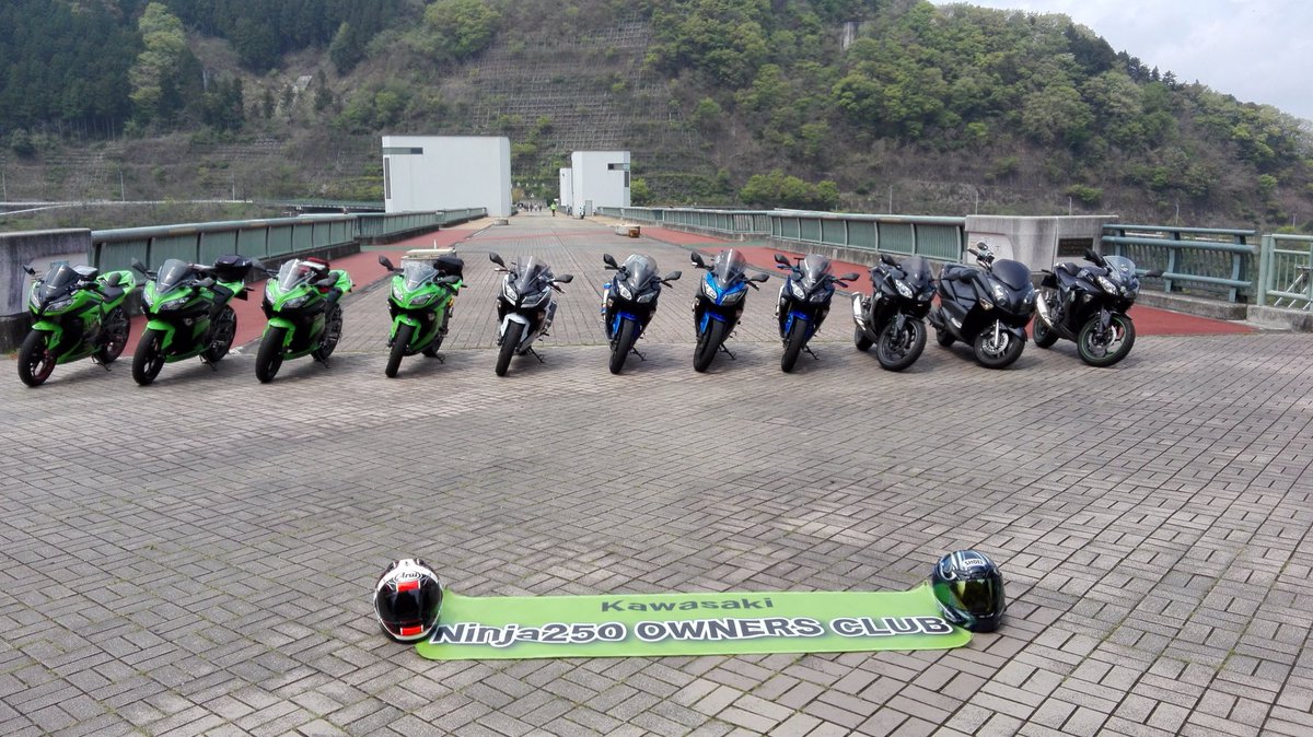 tadaima67's tweet image. 関西・神戸Ninjaオフに参加された皆さんお疲れ様でした。主催者のみなもん君よう頑張ったね！

関東組は埼玉県秩父〜山梨県にNinja250 10台でツーリングしてきました♪