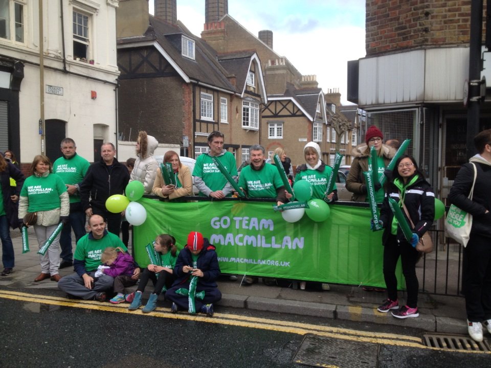 judithspence's tweet photo. Waiting to give the loudest cheers at #Greenwich #teamMacmillan #VMLM16 @LindseyCape @Carolemhe https://t.co/EAVpHVotnF
