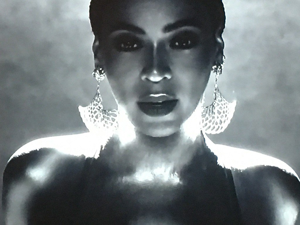 ELLEmagazine's tweet photo. Beyoncé Drops New Album 'Lemonade' on Tidal https://t.co/vgKWEgfL6I https://t.co/wuOsupKsoB