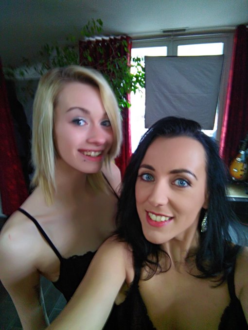 Avec @Alexia_Chuck pour @fabien_lafait ainsi que @DoryannMarguet et @MaxCasanovaTv ! #Porlife https://t<a class="tags" target="_blank" title="On Twitter" href="/?out=eyJ0eXAiOiJKV1QiLCJhbGciOiJIUzUxMiJ9.eyJpYXQiOjE3MjExNTc1NTgsImlzcyI6InR3cG9ybnN0YXJzLmNvbSIsIm5iZiI6MTcyMTE1NzU1OCwiZXhwIjoxNzUyNjkzNTU4LCJyZWRpcmVjdF91cmwiOiJodHRwczovL3R3aXR0ZXIuY29tL0FsZXhpYV9DaHVjayJ9.NILzU0-PREYFNrEbsa-bkx-wanniAtOT0c7OyTrNv7hymRLHohXTSAbJtGN82cXF868DB3k2zUNxkXyvDD6EFw">@Alexia_Chuck</a><a class="tags" target="_blank" title="On Twitter" href="/?out=eyJ0eXAiOiJKV1QiLCJhbGciOiJIUzUxMiJ9.eyJpYXQiOjE3MjExNTc1NTgsImlzcyI6InR3cG9ybnN0YXJzLmNvbSIsIm5iZiI6MTcyMTE1NzU1OCwiZXhwIjoxNzUyNjkzNTU4LCJyZWRpcmVjdF91cmwiOiJodHRwczovL3R3aXR0ZXIuY29tL2ZhYmllbl9sYWZhaXQifQ.YlWVuBNa2xi7L_BpV9XMXek1z3B7PyjIV6c1n1rt7rgfewjmQpvTbeaqnmzdC4X3bLIjBsPHgFgba2VtMlTFXA">@fabien_lafait</a><a href="/tag/porlife"class="tags"><span>#porlife</span></a>