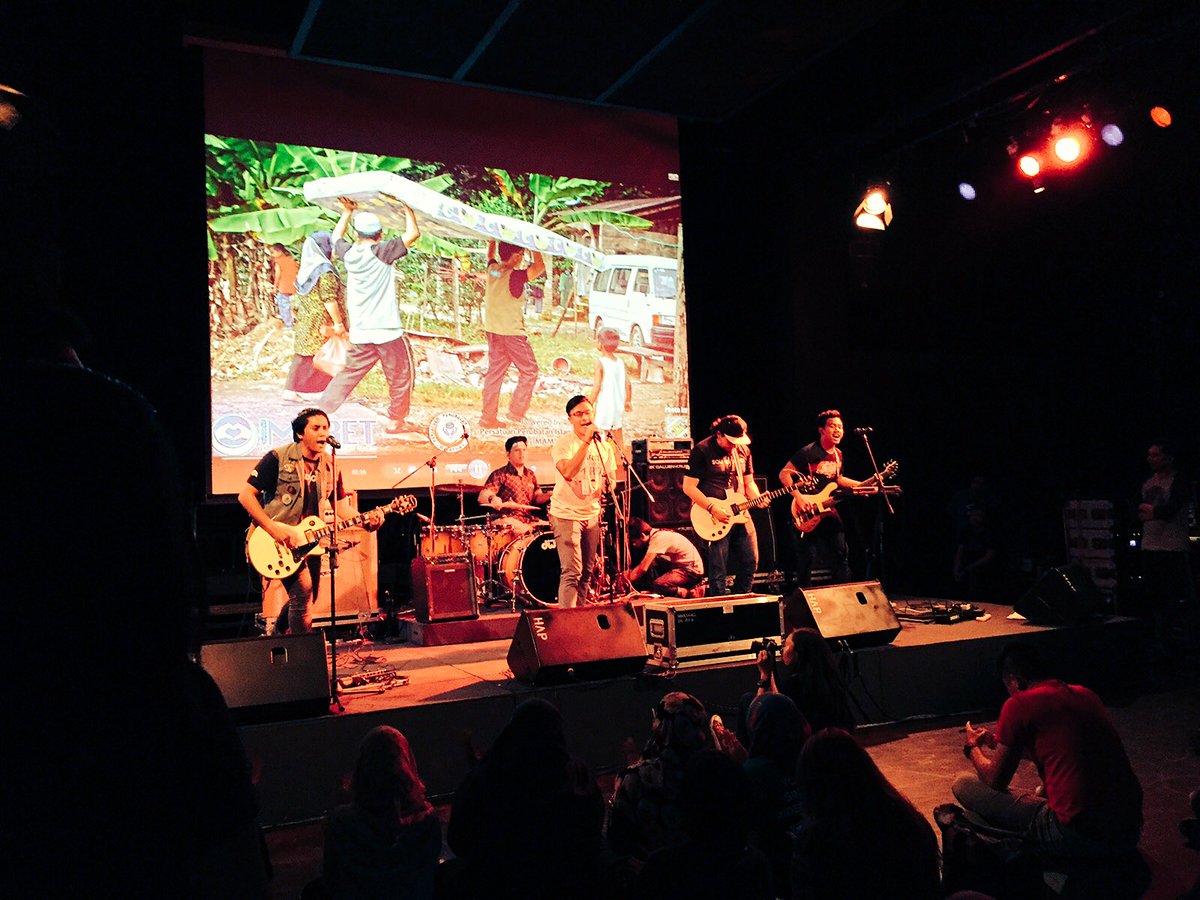 thedailyseni's tweet photo. @monalyssaband is on! #SoundsGood2 https://t.co/WYXqcXRciG