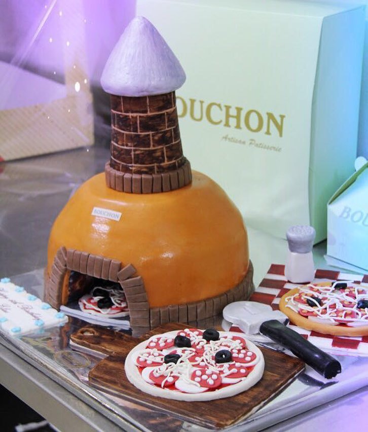 BouchonBahrain's tweet image. Let&apos;s bake a pizza cake #custimized  #cake  #newideas  #bouchonbahrain  #BOUCHON  #luxurio… ift.tt/1Tr1Ip7