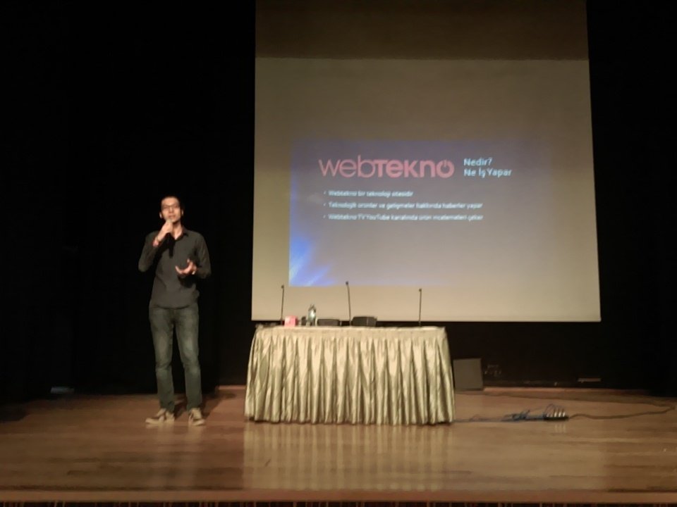 ESOGUIEEECS's tweet image. Webtekno editörü Aydoğan Aykanat&apos;ın sunumuyla etkinligimiz tüm hızıyla devam ediyor... #hellocs101