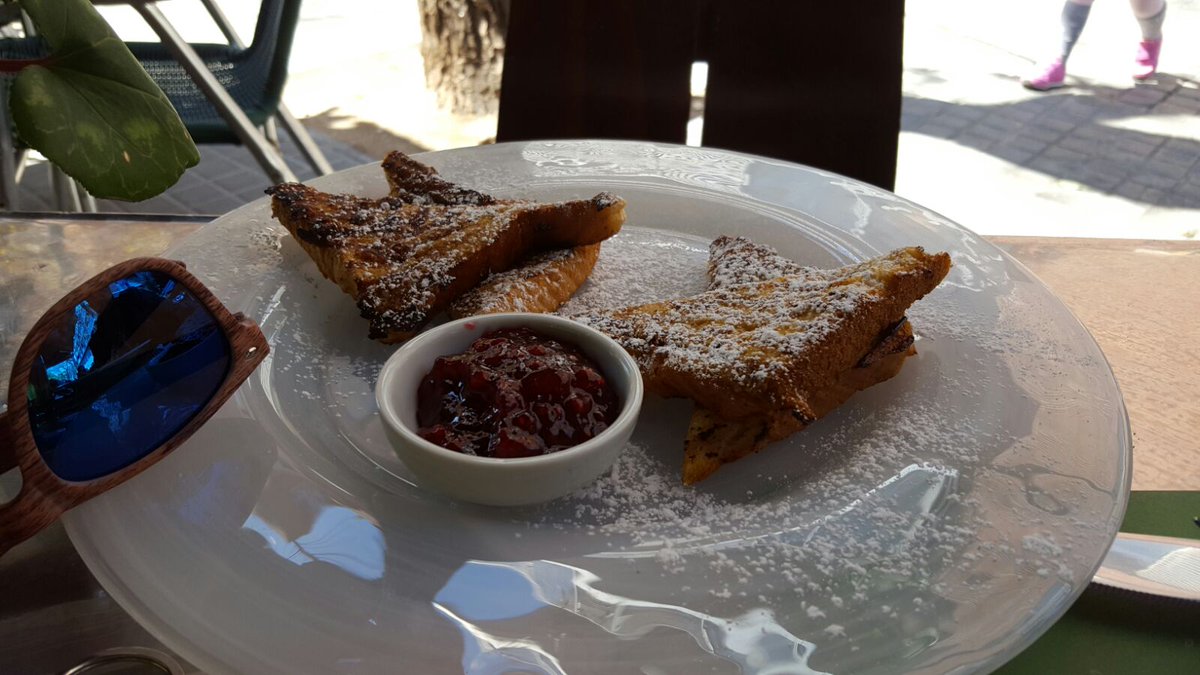 Fanychachi's tweet photo. Totadas de arándanos... para chuparse los dedos! En @keikbarcelona @BrunchSessions @Te_Apetece ? Hasta las 14h! https://t.co/ntunl5FMJ1