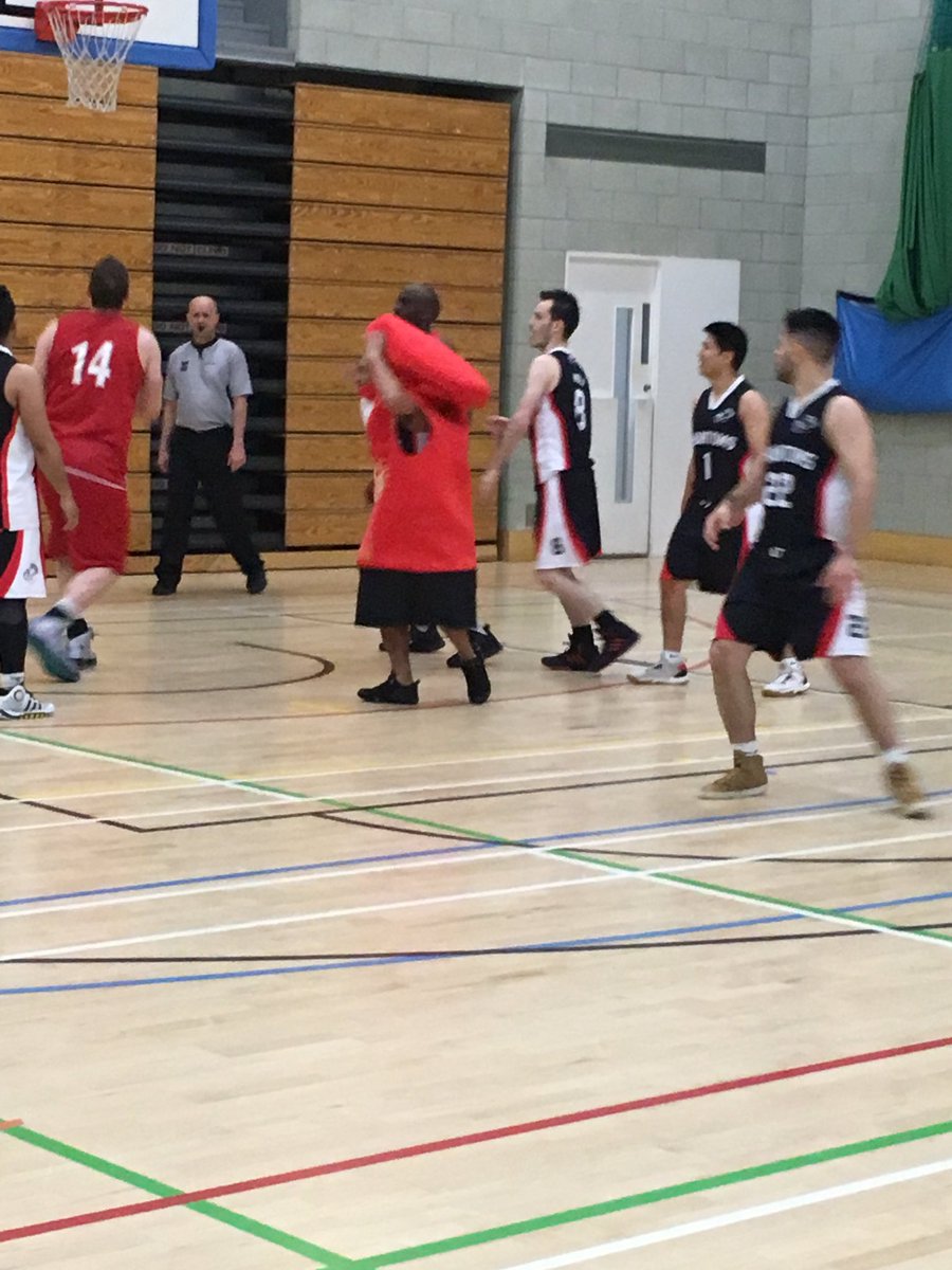 BigfootBsktball's tweet photo. Phantoms vs. Brick Layers have a new member of their team #PostMan #PostBox @caisterballers #Caister2016 https://t.co/MJZOZMoJwA