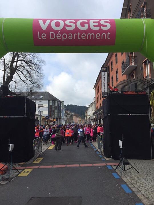 Sans_Bretelles's tweet photo. Notre présidente était présente ce matin à la #RunAttitude, course féminine contre le cancer du sein, à Gerardmer. https://t.co/Nf299tevoS