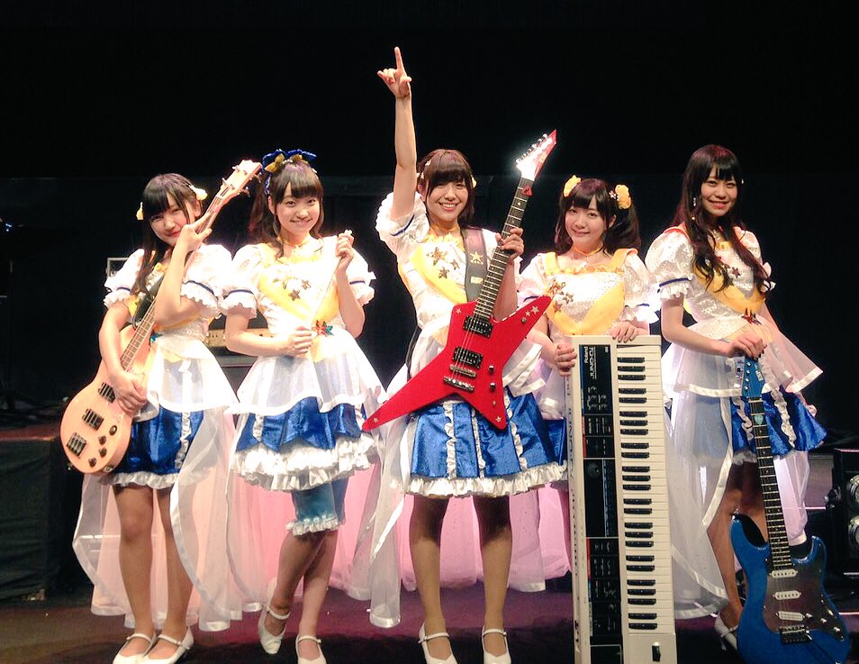 aimi_sound's tweet photo. バンドリSprin'PARTYありがとうございました！💕5人で最初から最後まで駆け抜けたライブ！キラキラな衣装！楽しかったね！そして！スタビが発売されるんだよー！よろしくお願いします！ #バンドリ https://t.co/DPh9hG9LcK