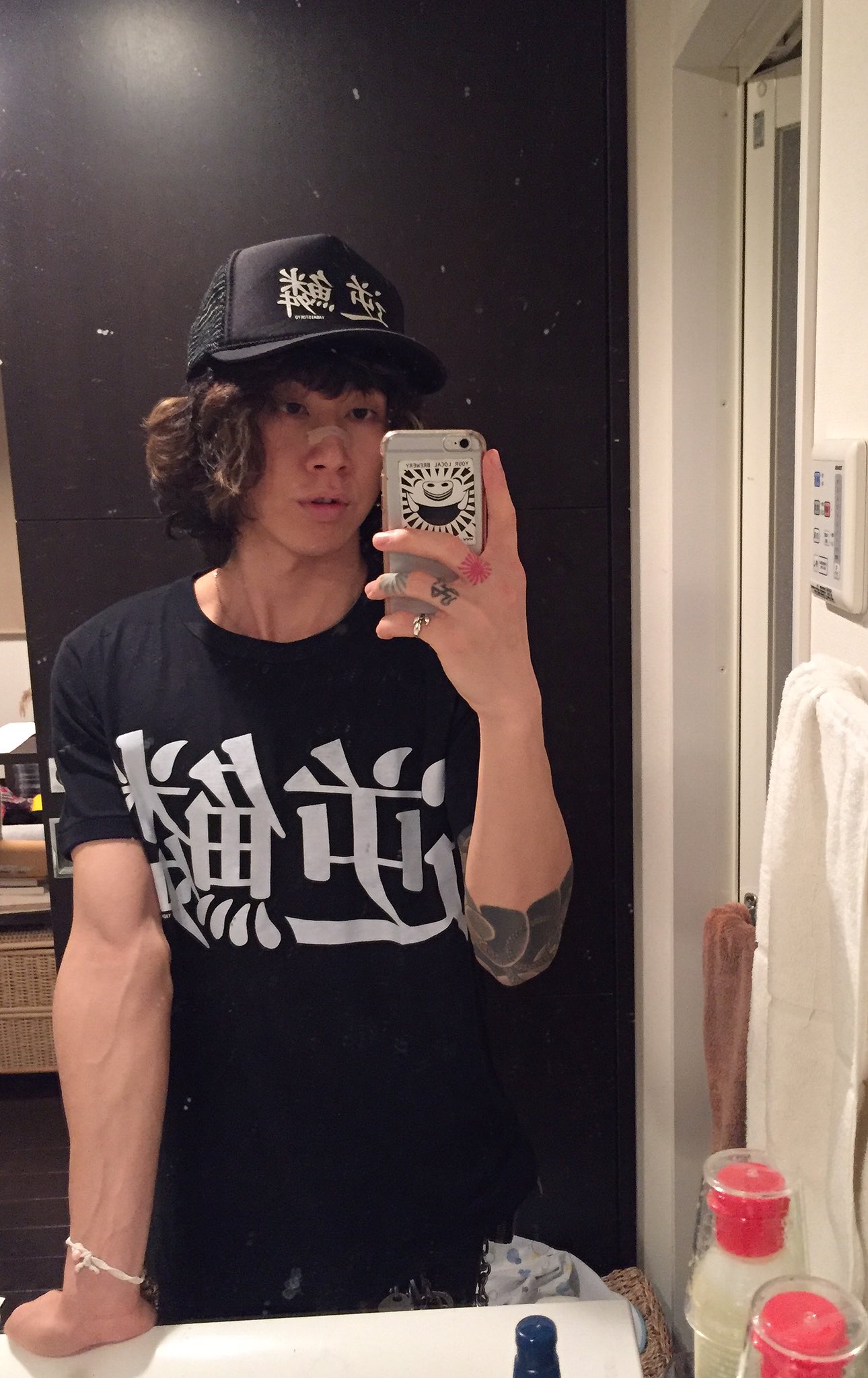 渋谷龍太 Super Beaver Twitterissa はい 頭 逆鱗キャップ 身 逆鱗tシャツ 鼻 ブリーズライト T Co Xfpiuzoxu2 Twitter