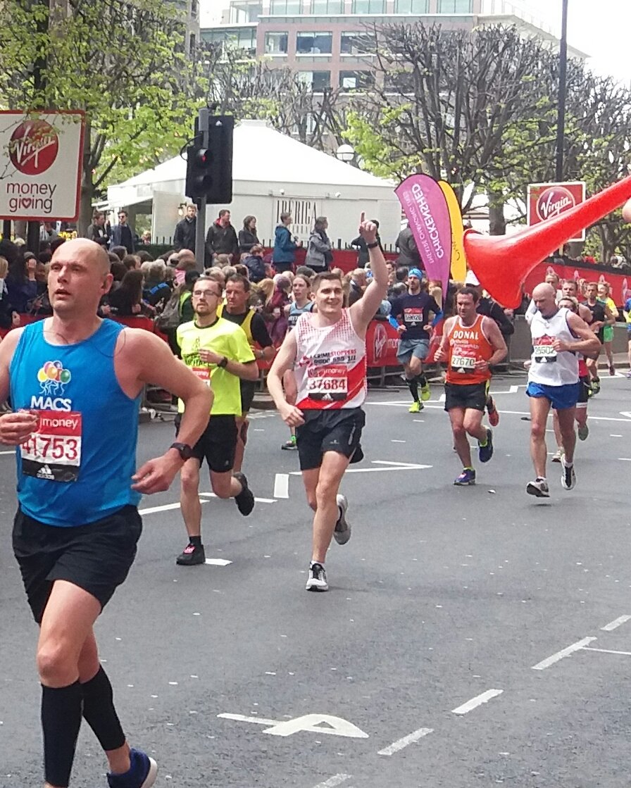 CrimestoppersUK's tweet image. #teamcs giving us a wave at our cheer point #LondonMarathon
