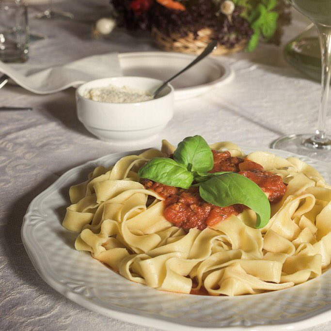 BorgoGusto's tweet photo. Believe it or not this has been cooked by our guests! They have done great! #cookingclass #rome #italianfood #italia https://t.co/aYAQNEavN1