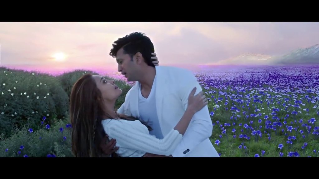 LisaHaydonFans's tweet photo. The Trailer Is Absolutely FANTABULOUS 🎉🎉🎉
FULL ON COMEDY 
FULL ON FUN! 
#Housefull3Trailer https://t.co/baNl5aUnpl