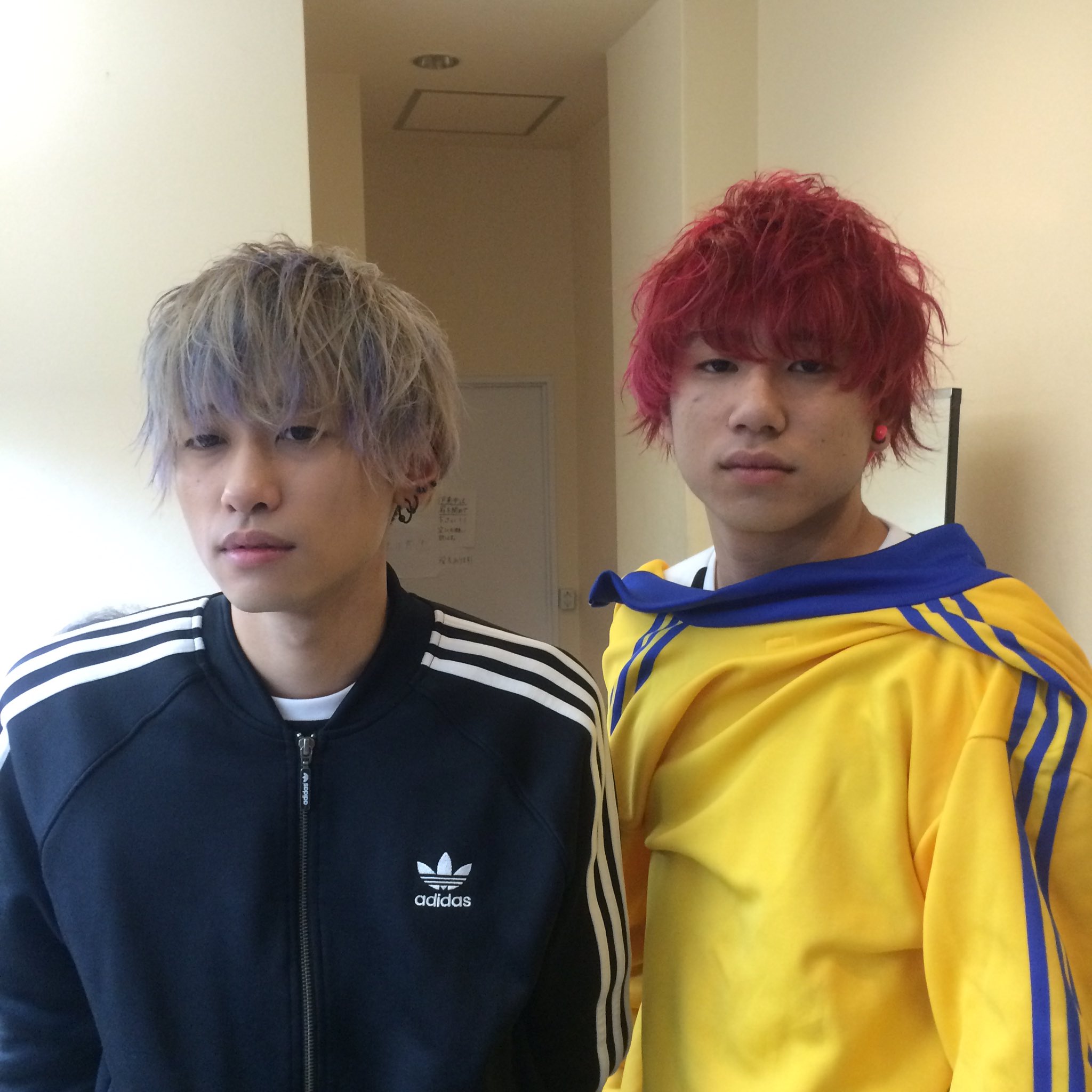 Ryusei 配信ライブお疲れ様でした ゆうこんは顔周りをニュアンスで外ハネにしてサグワはパーマ風ウェーブスタイルにヘアメイクしました T Co Zfisgyfcsu Twitter