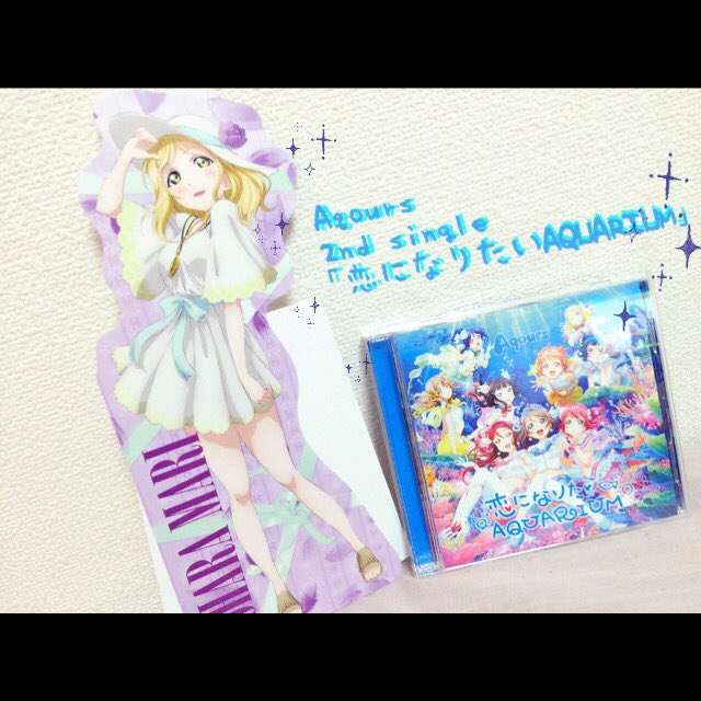 aina_suzuki723's tweet photo. もうすぐで2ndシングル発売ですね(*ˊ˘ˋ*)
皆様より一足先に頂きました!!!!
素敵過ぎるよおおおおお(´；ω；｀)♡
大好きな鞠莉ちゃんと写真撮ったの💕 https://t.co/mQ7M4mEjXN