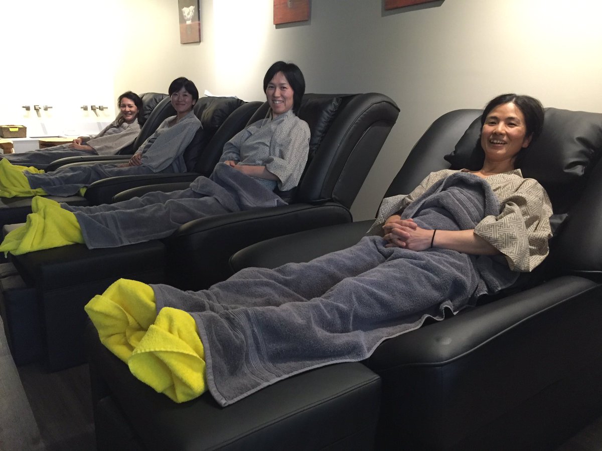 9elementsspa's tweet photo. A fun #MothersDay surprise for 4 special moms today! #yyj #9elementsspa #spaday #explorevictoria https://t.co/HndCqteVqq