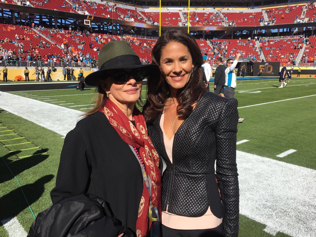  Tracy Wolfson  on Twitter Got to share my first Super 