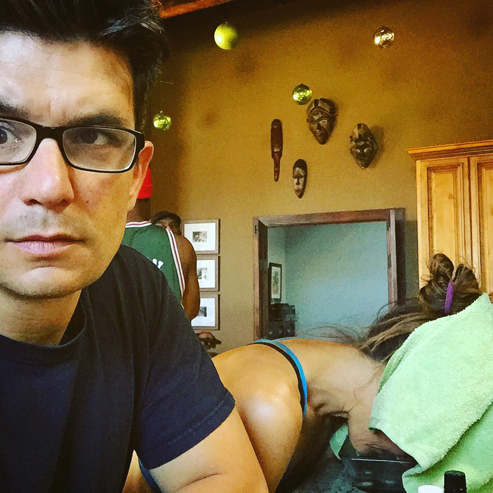 castellani's tweet photo. These are the best photos of my #Sunday. Nothing unordinary about my far away look... https://t.co/HNGFtk1fZp https://t.co/3Mpv28qgaj
