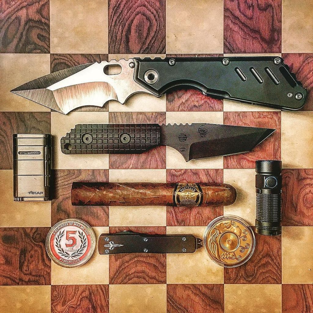 GoldInvestmentP's tweet photo. Zz very very #edc #everdaycarry #nightmaregrind #mickstidercustom #mickstrider #usnstagram… https://t.co/hgaL353xou https://t.co/s3LJ0pK1hA